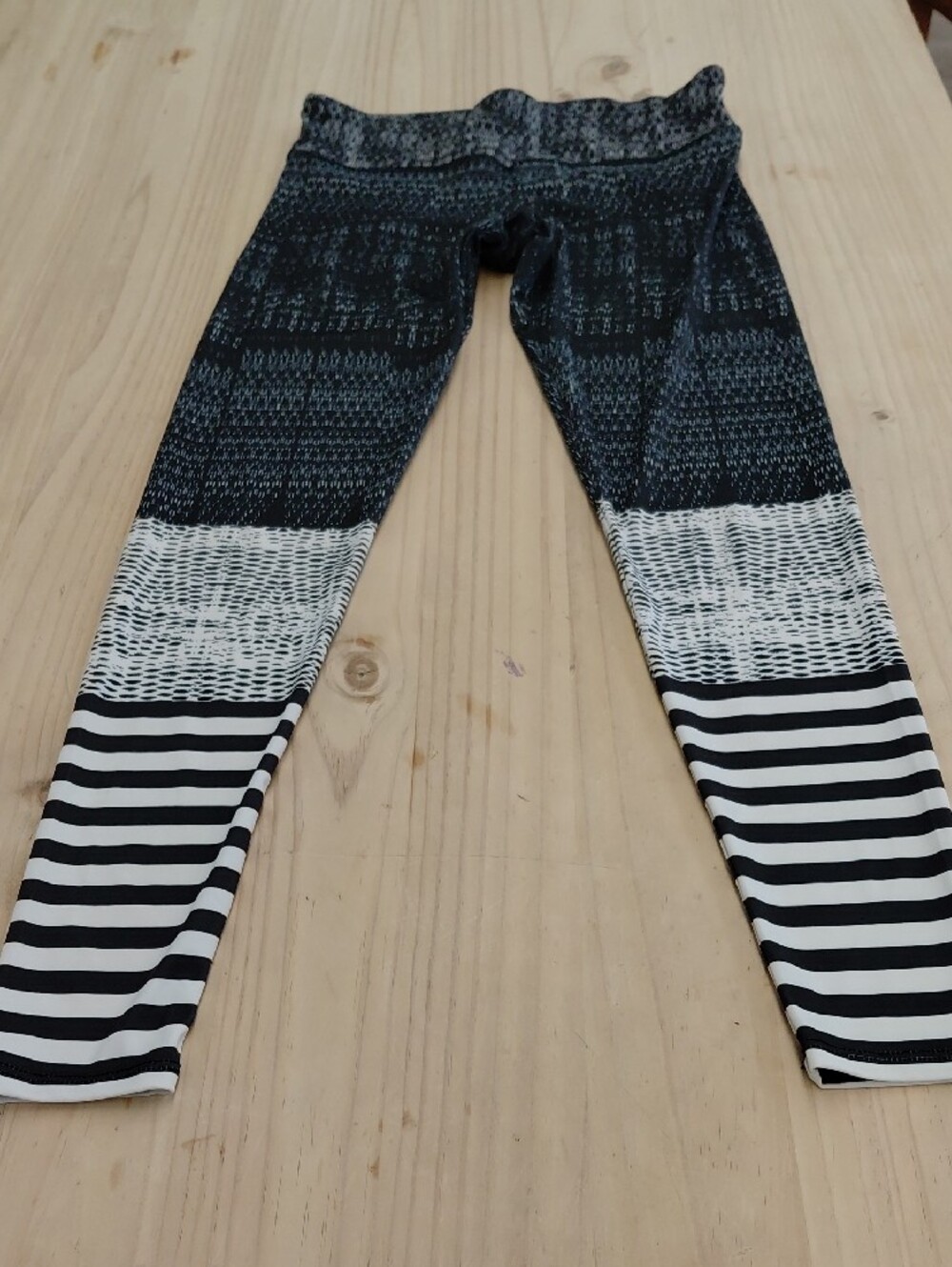 ONZIE Black & White Printed Leggings